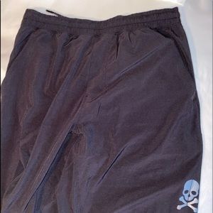 Never worn men’s pacebreaker shorts in blue camo.